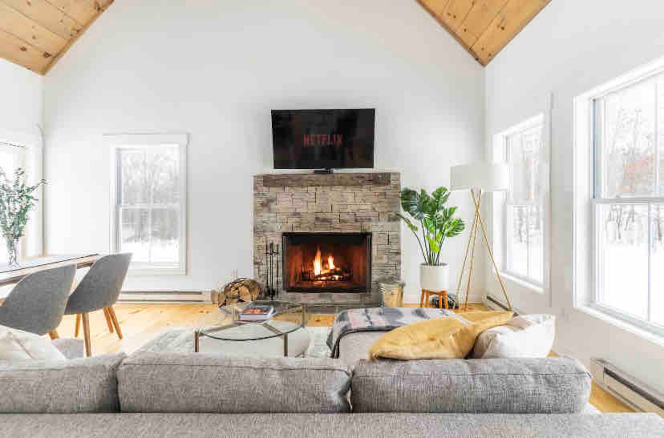 Dog friendly, heated pool & Hot Tub w/ fenced yard