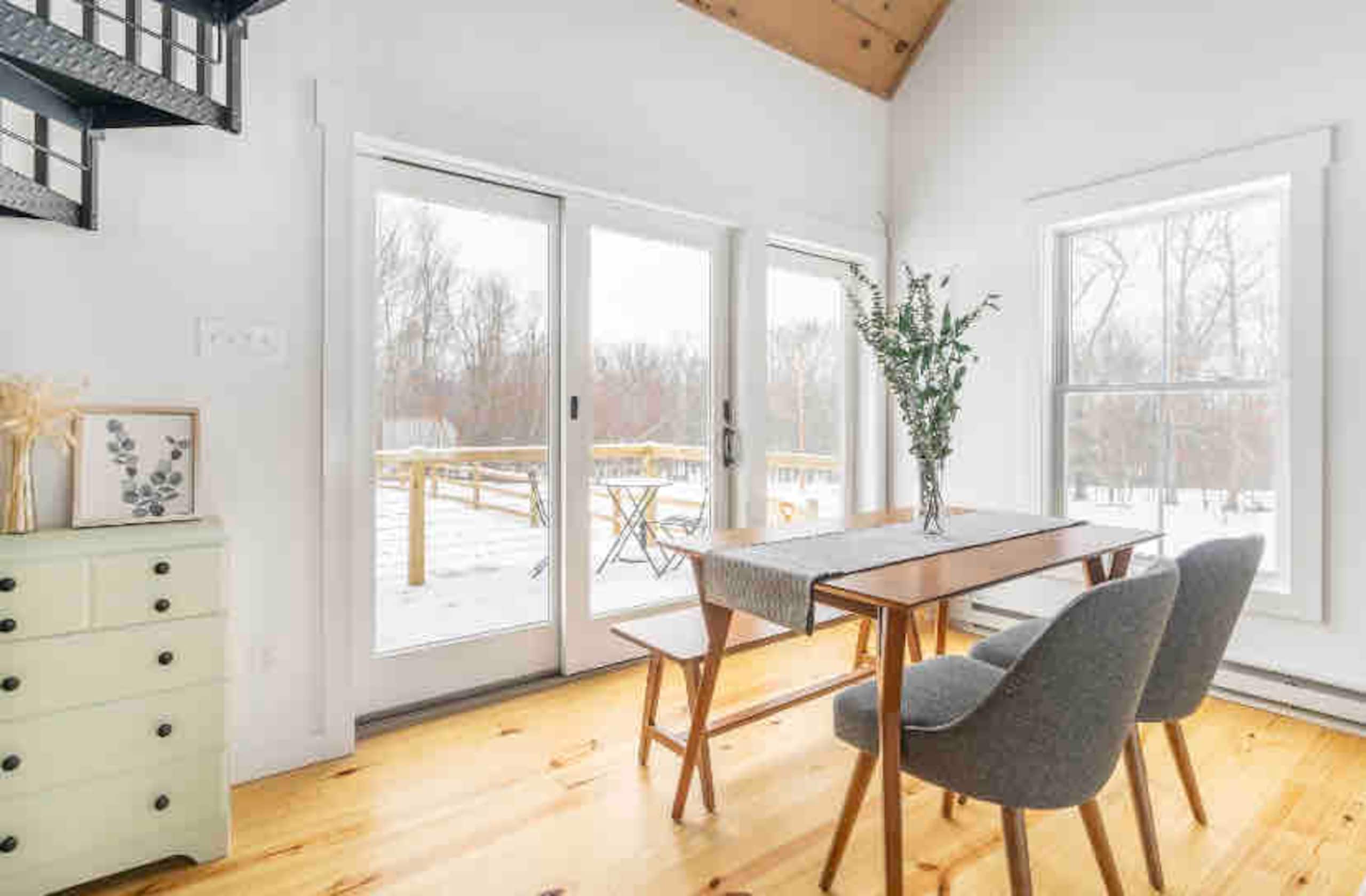 Dog friendly, heated pool & Hot Tub w/ fenced yard