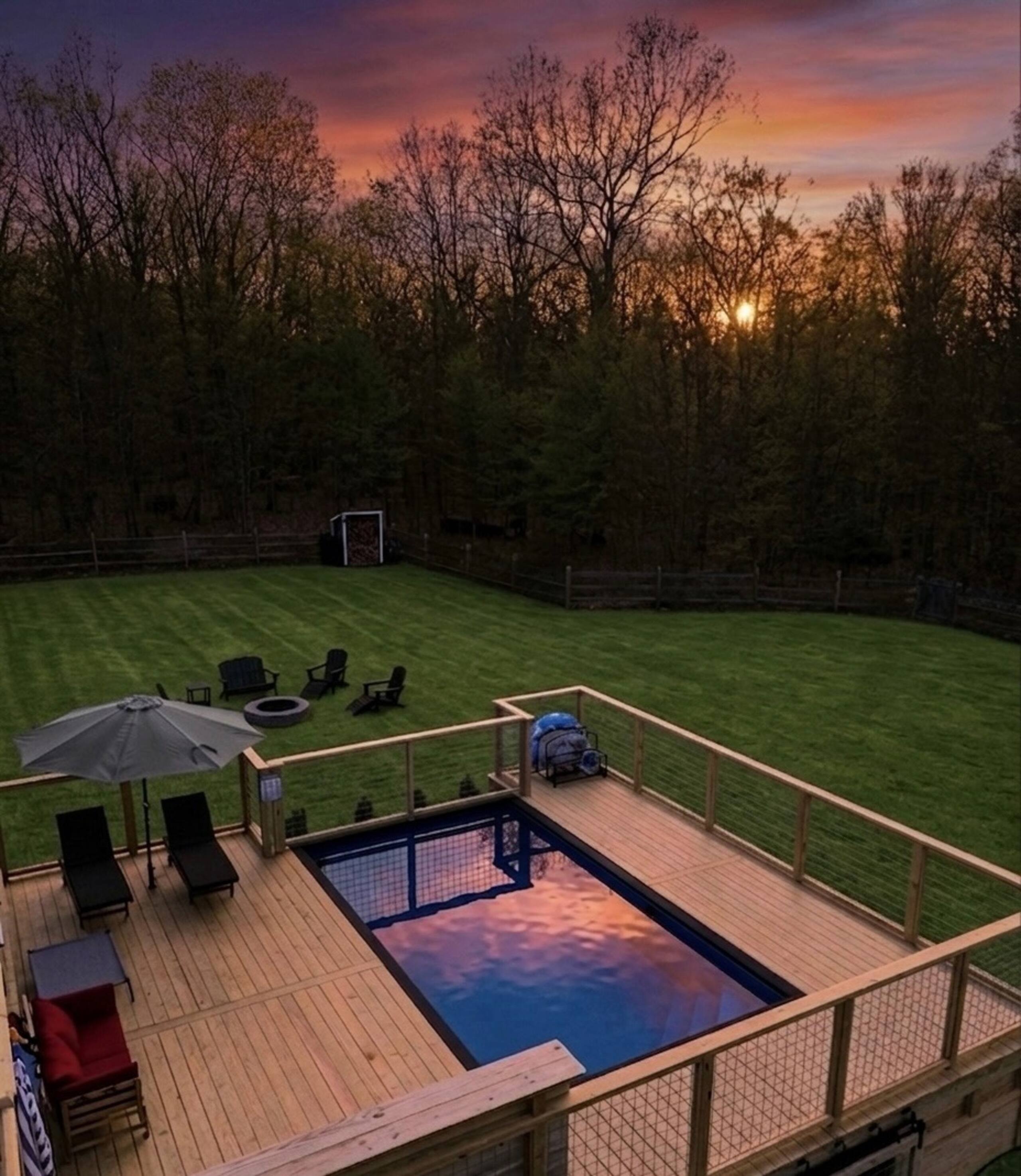 Dog friendly, heated pool & Hot Tub w/ fenced yard